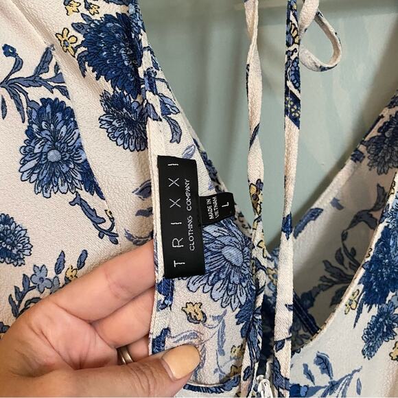 TRIXXI Floral Open Back Romper New - Picture 6 of 7